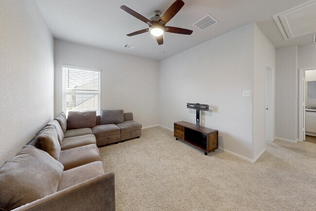 Building Photo - 2-Bedroom 2.5-Bath, 2 car garage, modern home