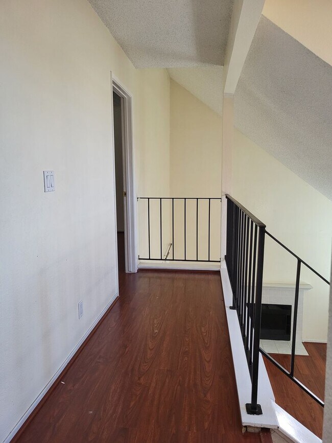 Building Photo - 125 Serpentine Dr