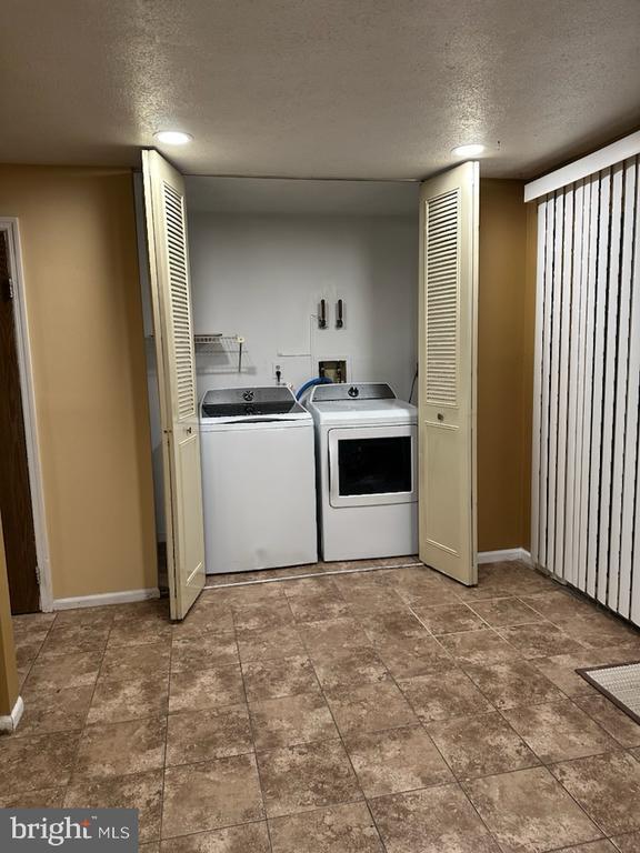 Building Photo - 70 Vanderbilt Ct