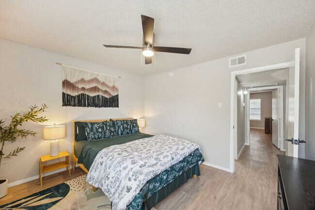 Building Photo - 2537 Thomason Cir