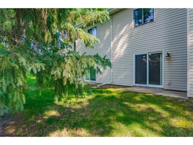 Building Photo - 17494 Pond Cir