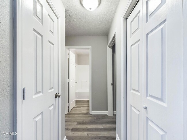 Building Photo - 754 Old Stage Rd