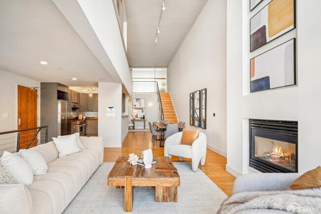 Building Photo - 142 Russ St