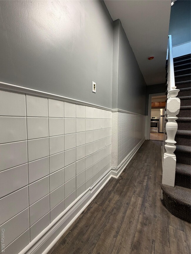 Building Photo - 43-13 25th Ave