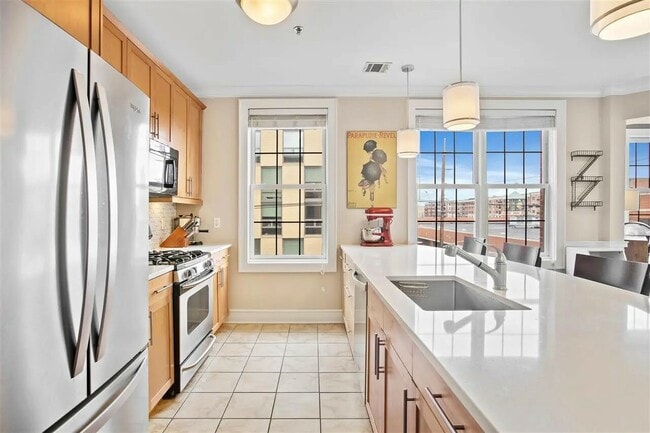 Primary Photo - 830 Monroe St