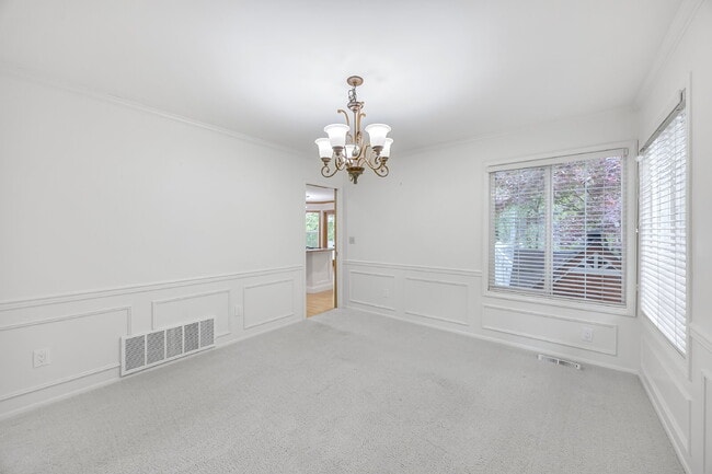 Building Photo - Welcome to your new home, located in Deer Creek, where pets are welcome.