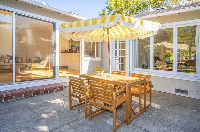 Building Photo - Perfect Family Home in Flats of Kentfield ...