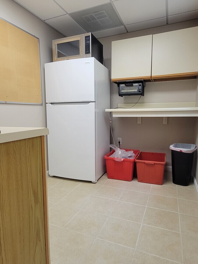 Building Photo - 1B Commons Dr