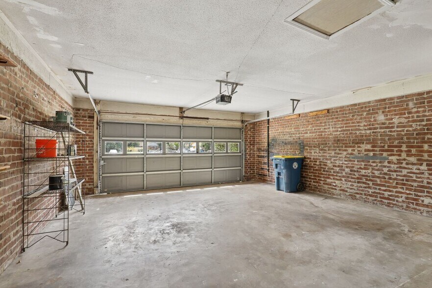 Building Photo - 3920 University Club Blvd