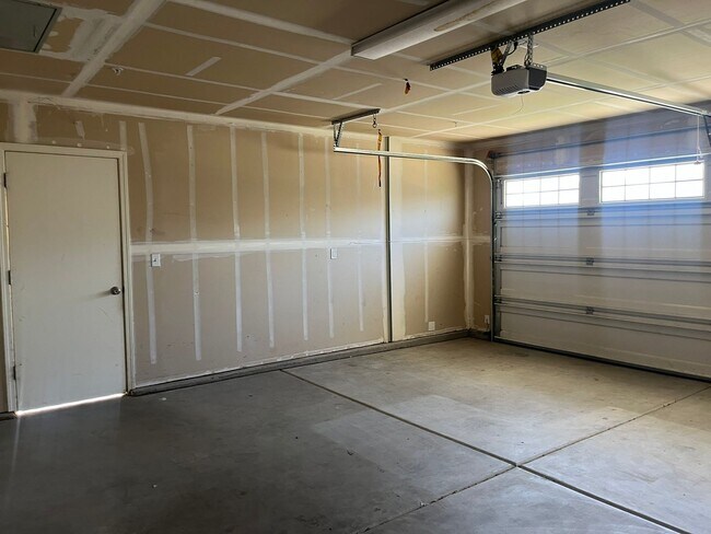 Building Photo - 2578 Bell Port Ave