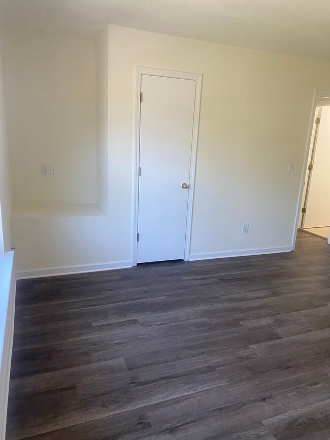 Building Photo - Lovely 3 Bed, 2.5 Bath Home in the golf community of Inverness, just off of River Oaks Drive - co...