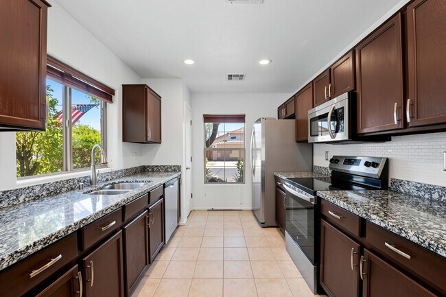 Building Photo - Well maintained 3 bedroom home in Cave Creek AZ - Available Today!
