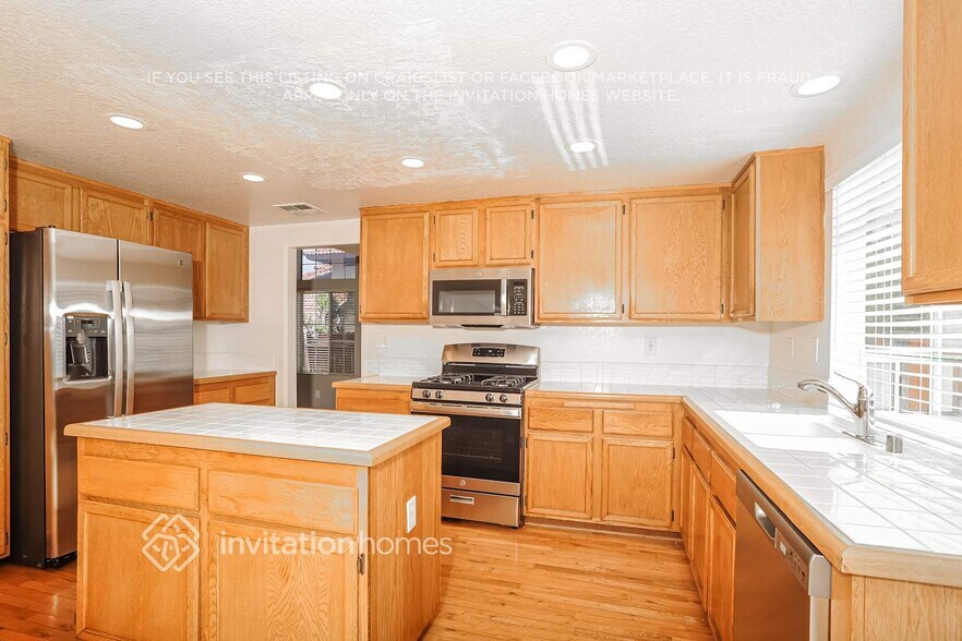 Building Photo - 3152 Hampton Rd