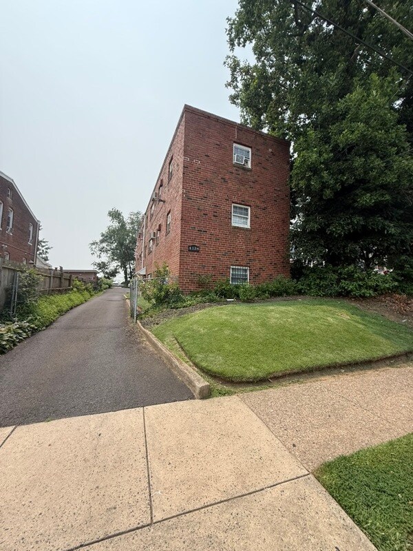 Building Photo - 4134 Longshore Ave