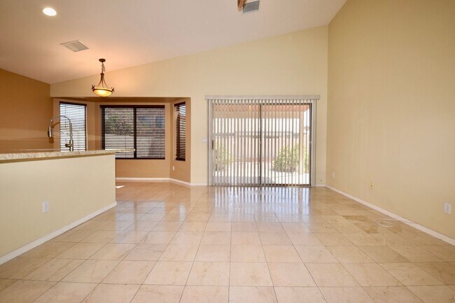Building Photo - Excellent 4 bed 2 bath Ahwatukee Home!