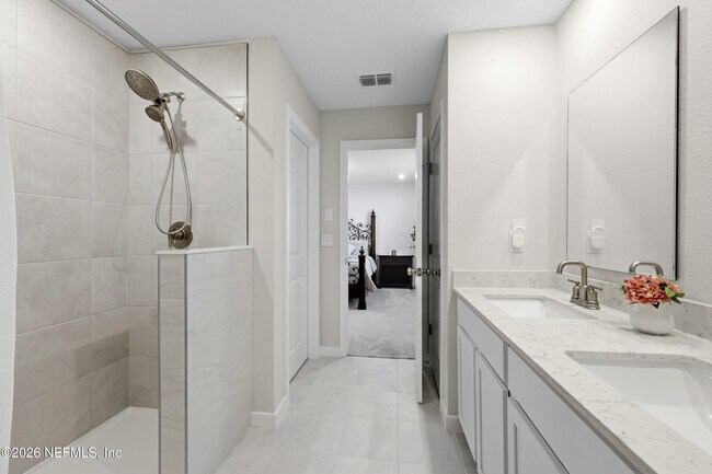 Building Photo - 14742 Cashew Ave