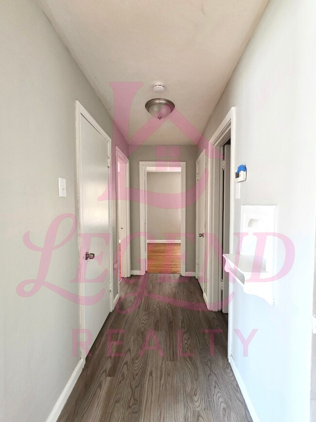 Building Photo - Charming 2-bedroom, 1-bath home with detached garage!