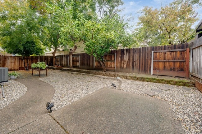 Building Photo - 3-Bed, 2.5-Bath Antelope Home with Vaulted Ceilings & Spacious Yard