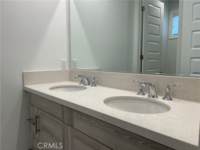 Building Photo - 26332 Paseo Sillin