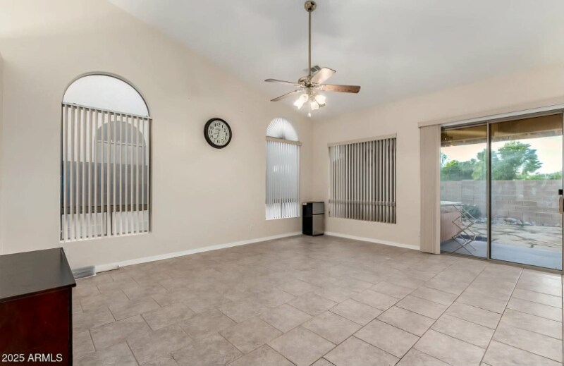 Building Photo - 278 E Sagebrush St