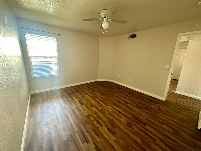 Building Photo - 8101 W Flamingo Rd