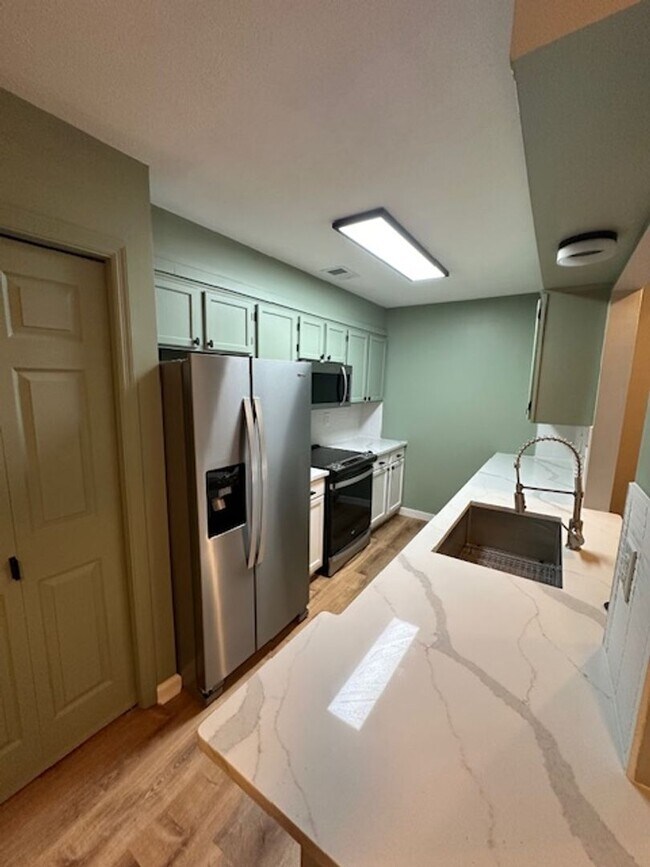 Building Photo - BEAUTIFUL FULLY RENOVATED Townhouse, 2 BR, 2 Bath, Carport & Deck; Pets Ok!