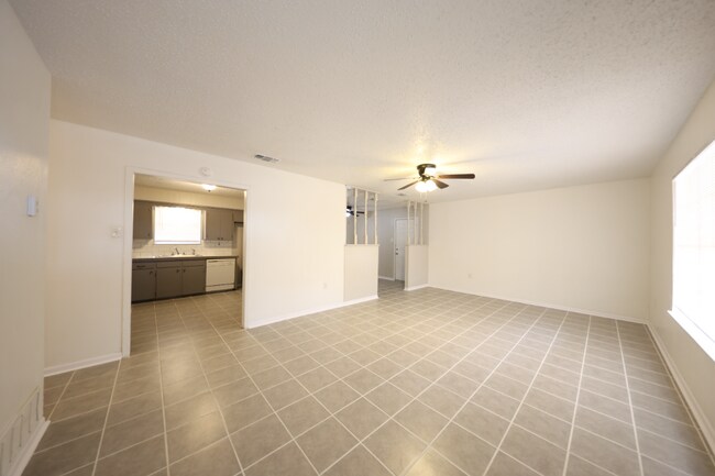 Building Photo - 1008 S 31st St