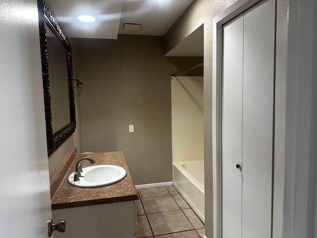 Building Photo - Country living near town! 3 bed 2 bath hom...