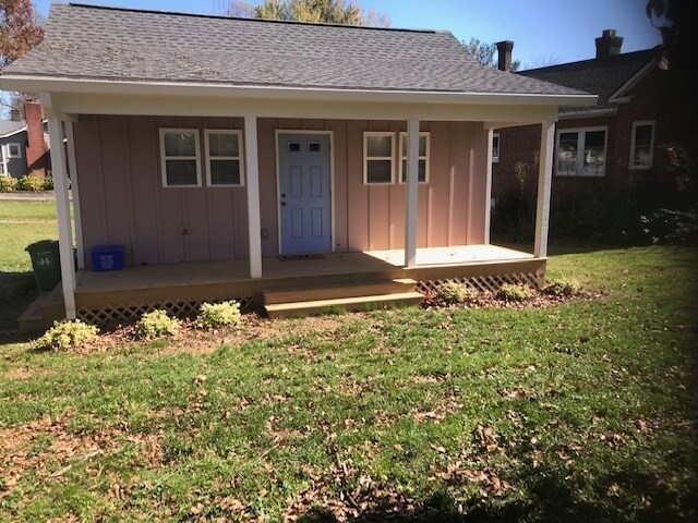 Building Photo - 606 Ray Ave