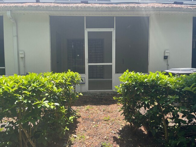 Building Photo - 12311 Kensington Lakes Dr
