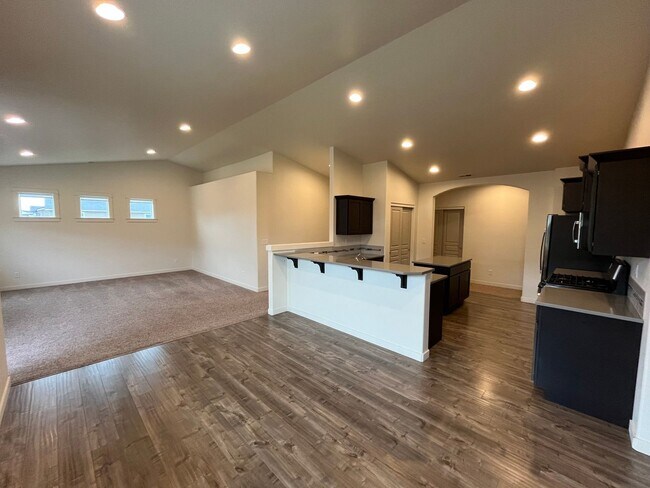Building Photo - 3 Bedroom + Office in NW Redmond