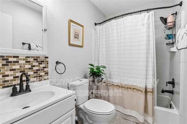 Building Photo - 604 Church St