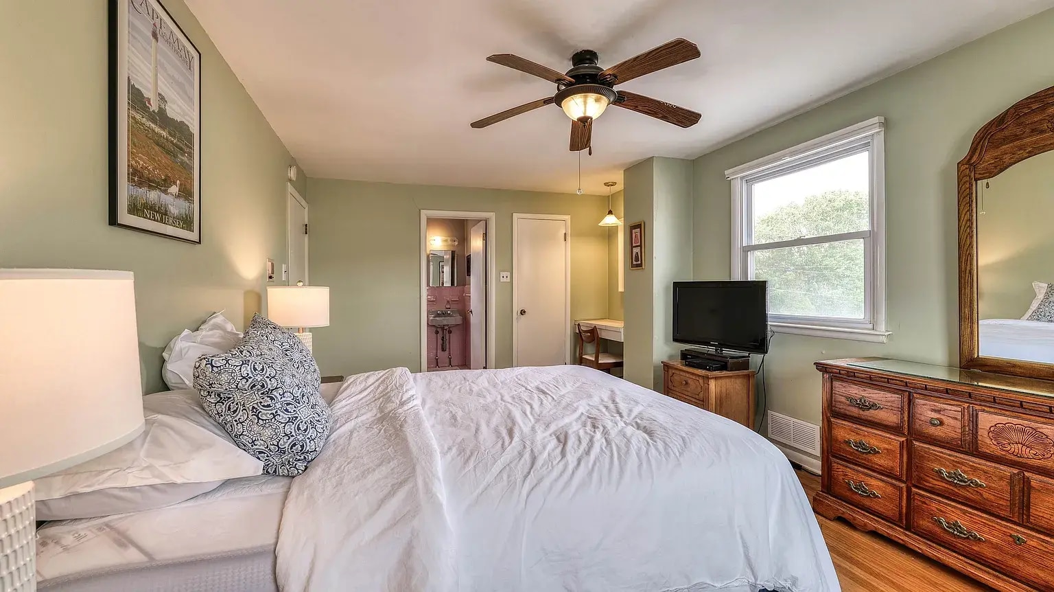 Building Photo - 108 S Newark Ave