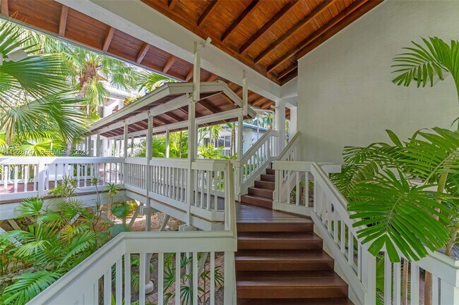 Building Photo - 655 N Mashta Dr