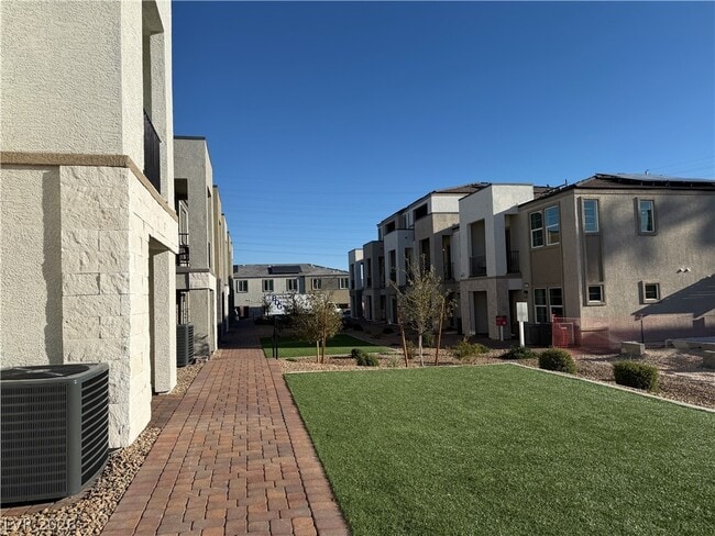 Building Photo - 5752 CRENELLATED St