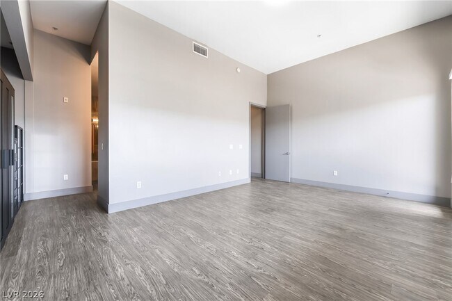 Building Photo - 2775 W Pebble Rd