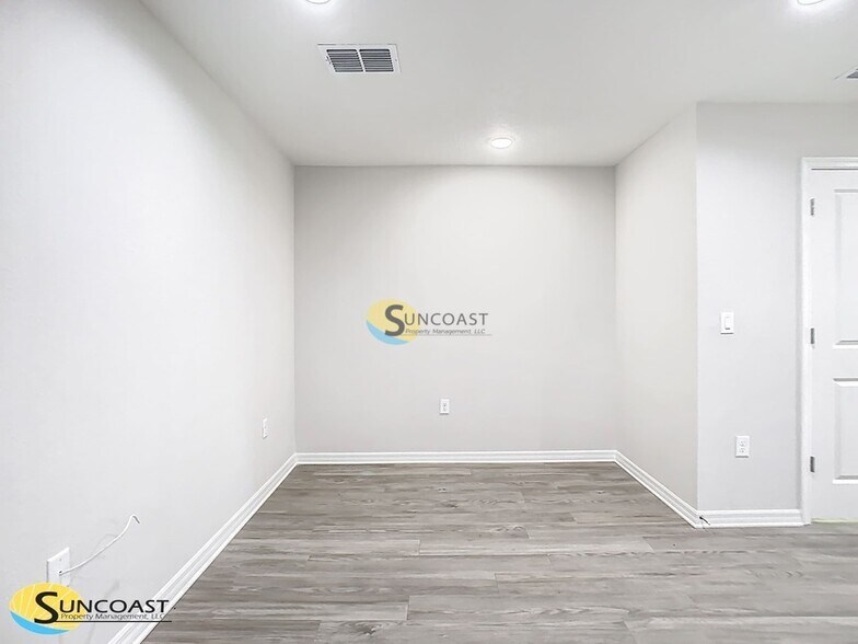 Building Photo - 3821 SW 43rd Ct