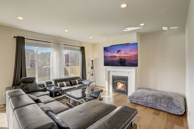 Building Photo - 124 Homer Ave SW