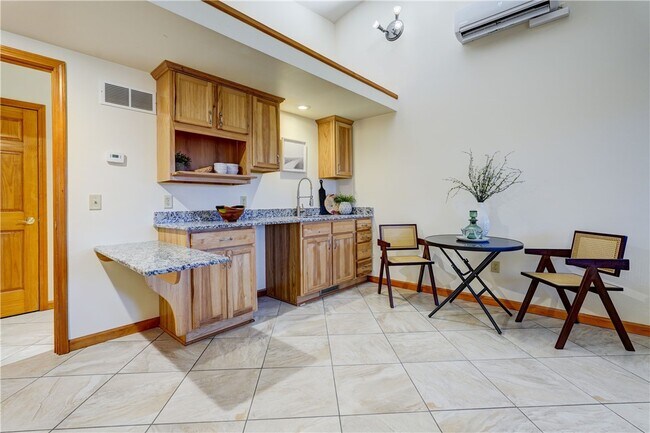 Building Photo - 2654 Whalen Rd