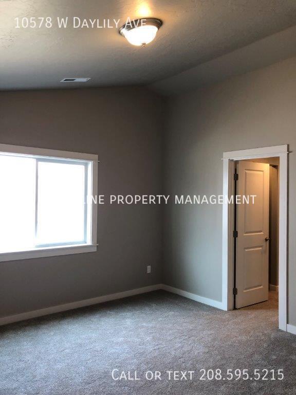 Building Photo - 10578 W Daylily Ave