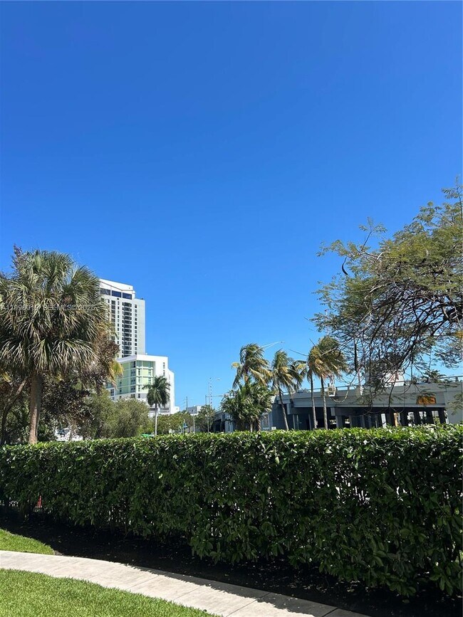 Building Photo - 600 W Las Olas Blvd