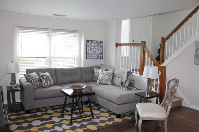 Primary Photo - 7245 Meeting St