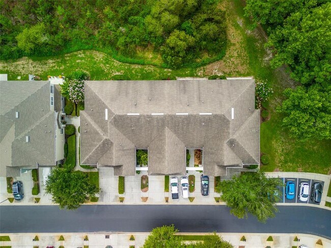 Building Photo - 2052 Park Crescent Dr