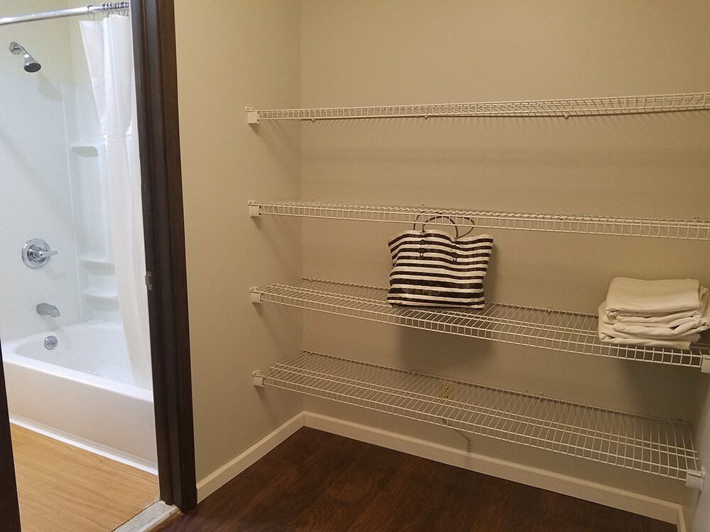 Building Photo - 91 Country Squire Drive Unit G