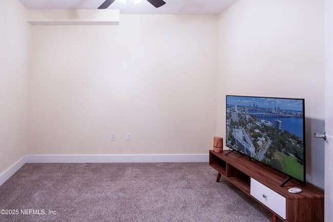 Building Photo - 1661 Riverside Ave