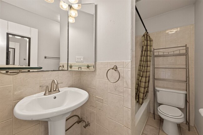 Building Photo - 9029 Gaylord Dr