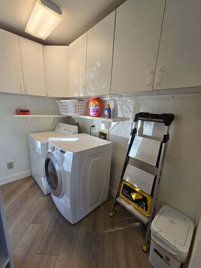 Building Photo - 2269RR-Upper Level