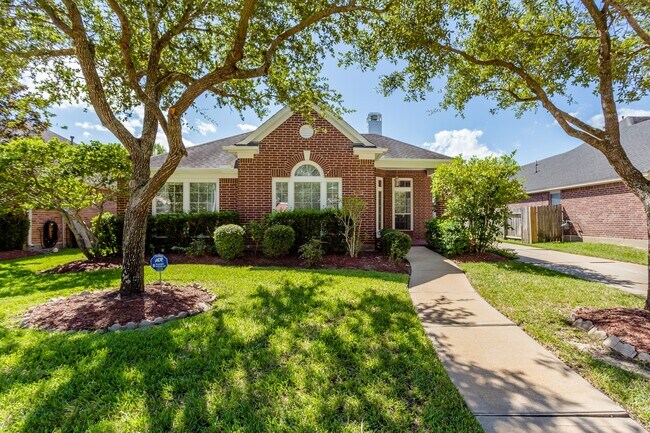 Building Photo - 21915 Rivergate Ct