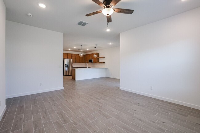 Building Photo - 4 Bedroom in Ambra Gated Community