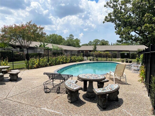 Building Photo - 1529 Wirt Rd